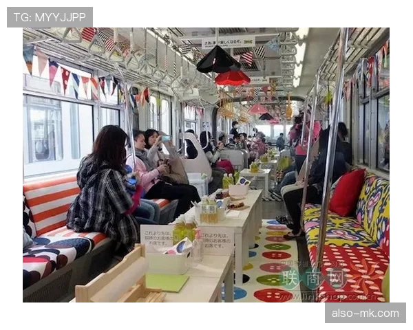 常园早上挤地铁那张脸和下午豪宅派对同框，真是两个人
